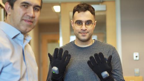 دستکش هوشمند پژوهشگران ایرانی به کمک افراد مبتلا به سکته می آید